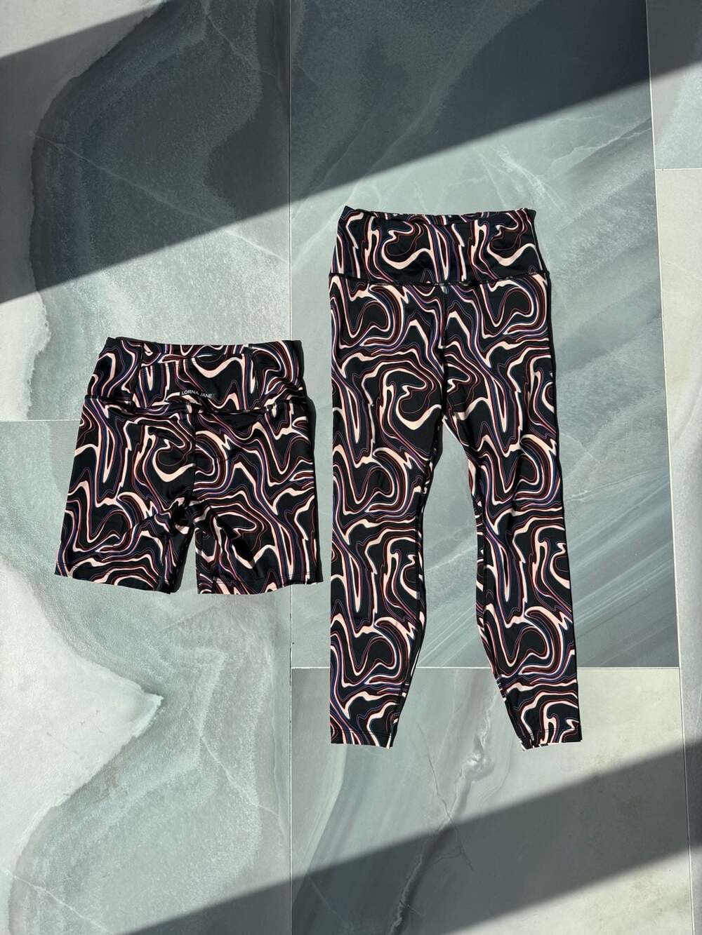 Lorna Jane Women's Size SMALL Abstract Print Leggings +Bike Shorts Set
